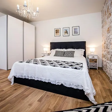 Carera Deluxe Apartman *