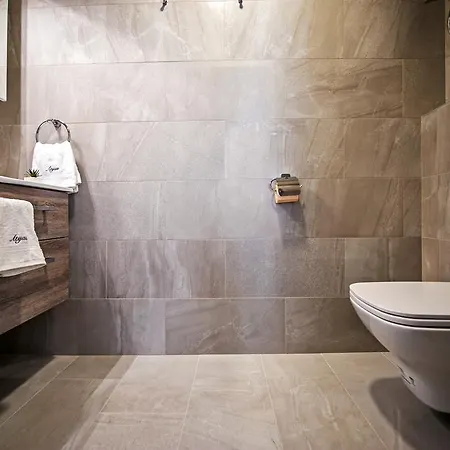 Carera Deluxe Apartman *